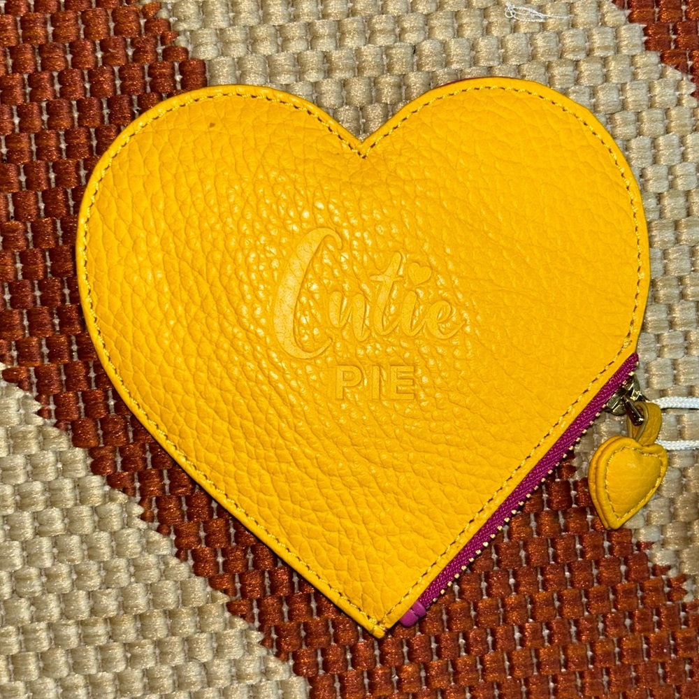 Love Vivid heart shaped coin purse